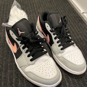 Air Jordan 1 Low Black Grey Fog Bleached Coral Men’s Size 10